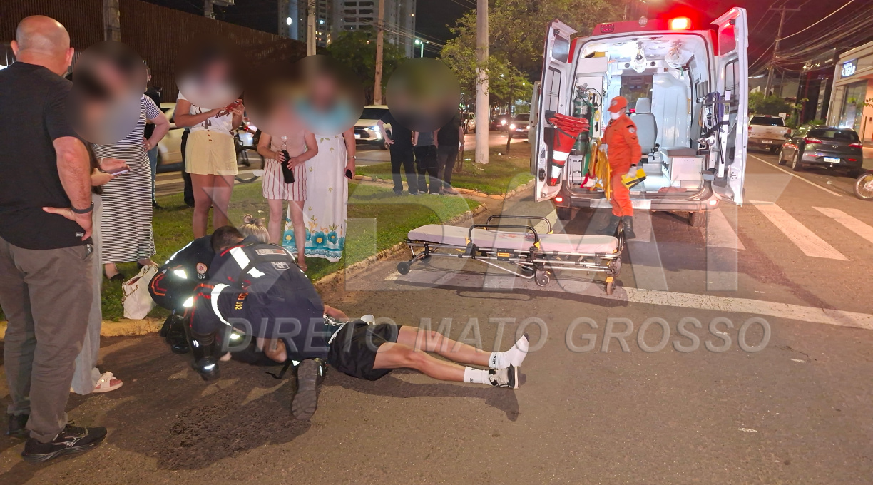 Colisão de alto impacto entre carro e moto na Avenida Júlio Campos resulta em motociclista encaminhamento ao Hospital Regional 1