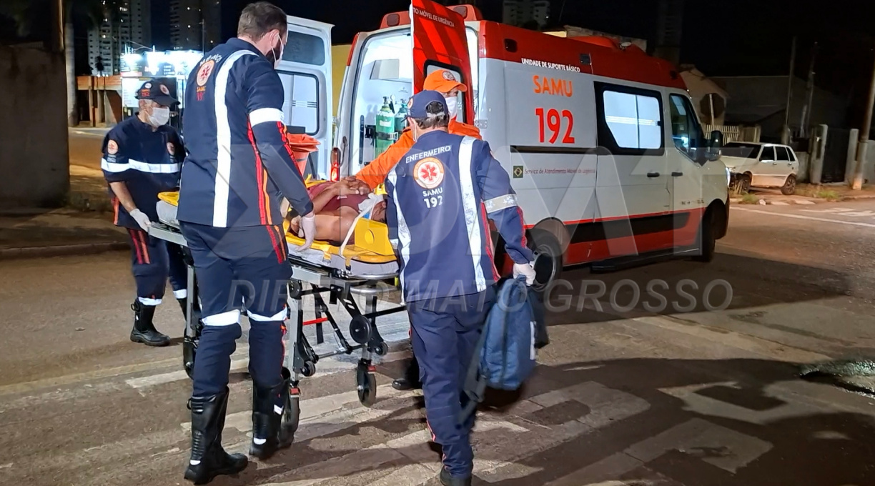 Idoso sofre fraturas após invadir preferencial com motocicleta e causar colisão com automóvel 1