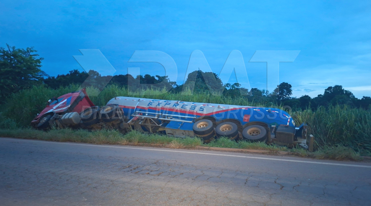 Carreta-tanque para o uso de transporte de dióxido de carbono tomba às margens da BR-364 em Rondonópolis 1