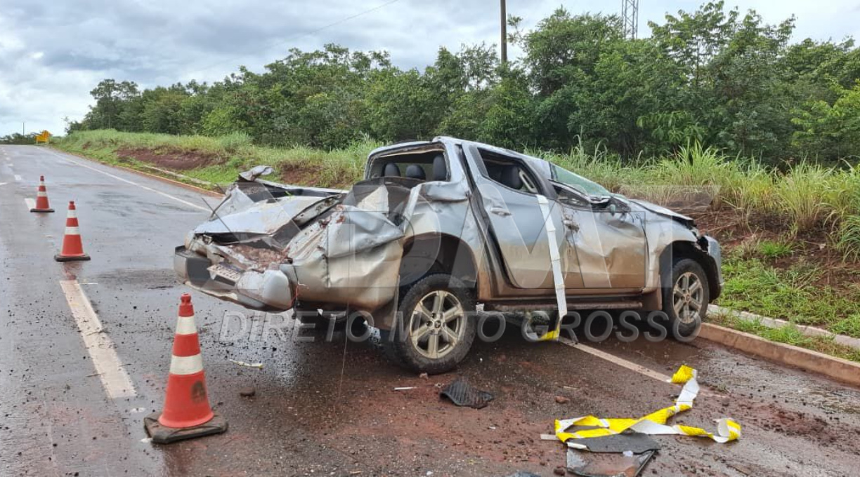 Motorista sai ileso após caminhonete capotar várias vezes e ficar destruída na MT-130, em Rondonópolis 1