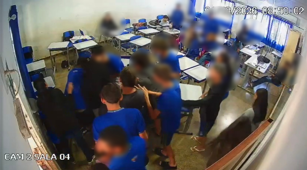 PM apreende menor de 17 anos por agredir colegas de escola com socos, pontapés e cadeiradas 1