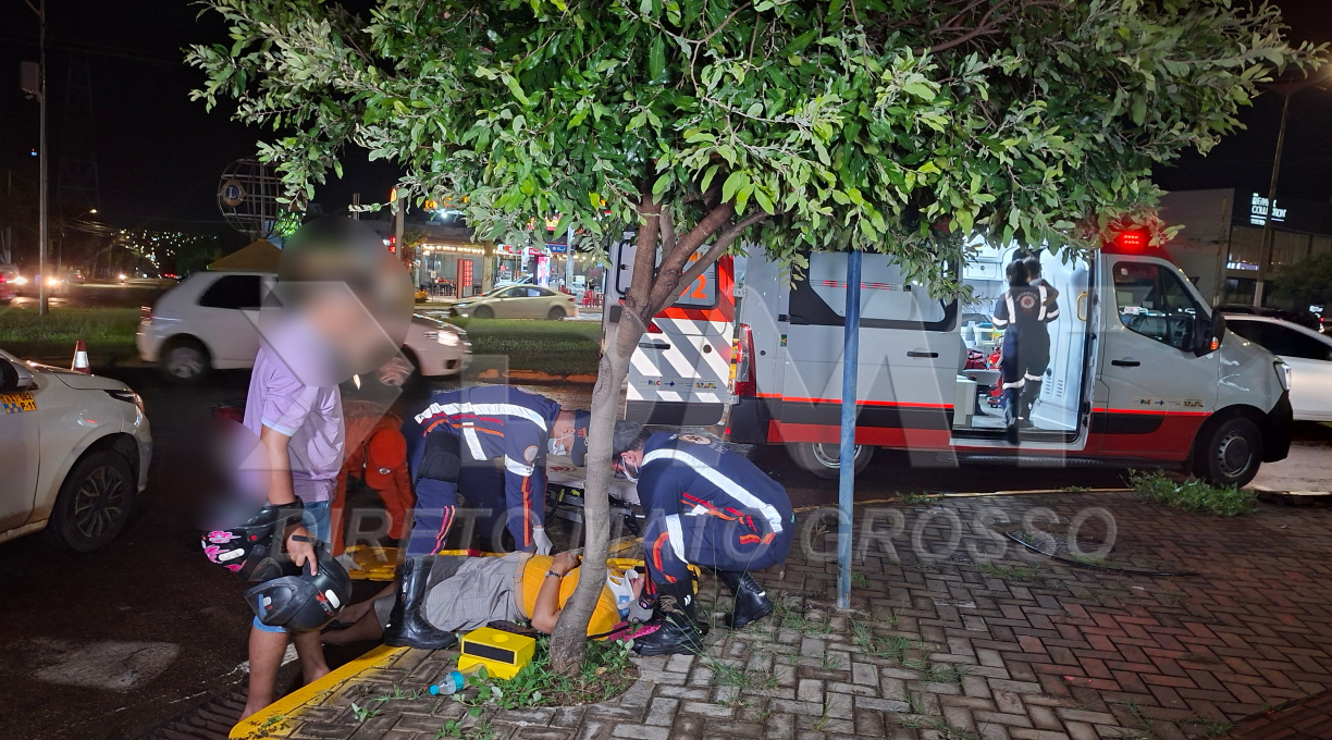 Mãe e filho de 4 anos são socorridos pelo Samu após colisão entre carro e moto na Vila Aurora 1