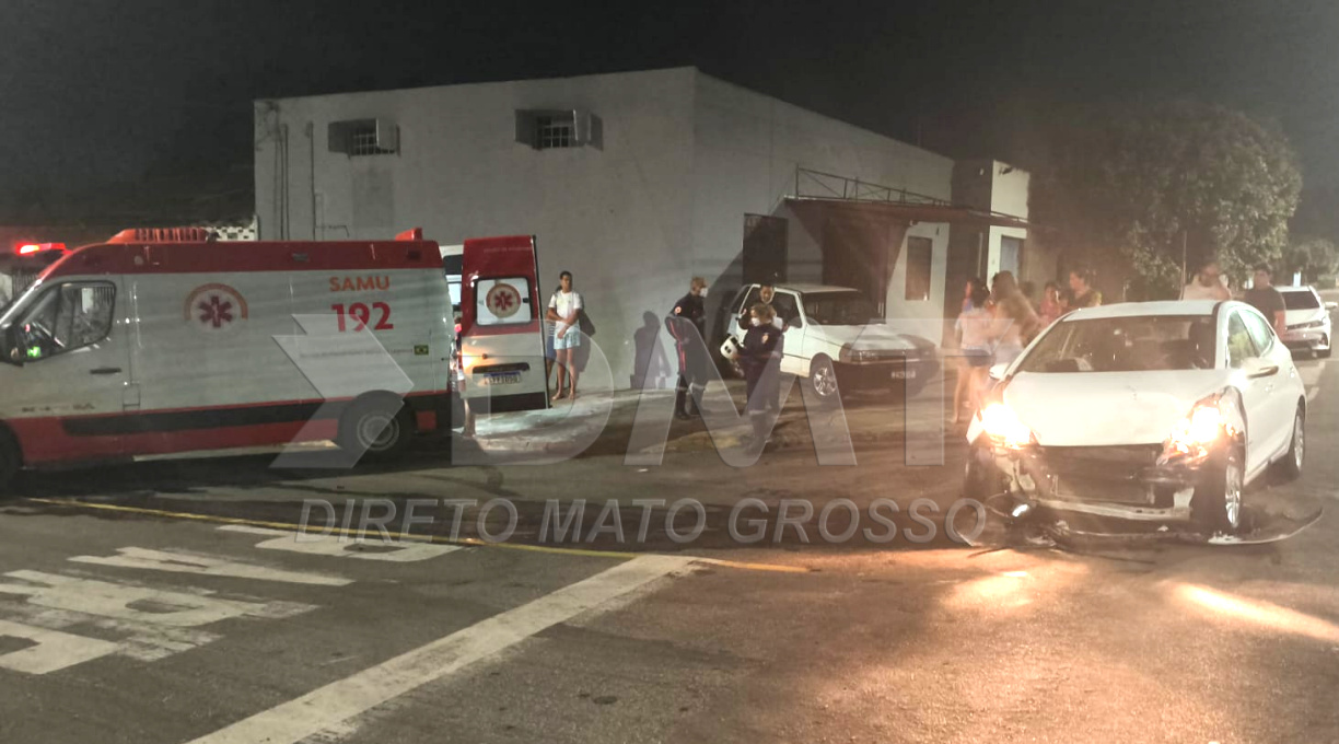 Mulher fica ferida após invadir preferencial com Fiat Uno e colidir em HB20 no Jardim Tropical 4