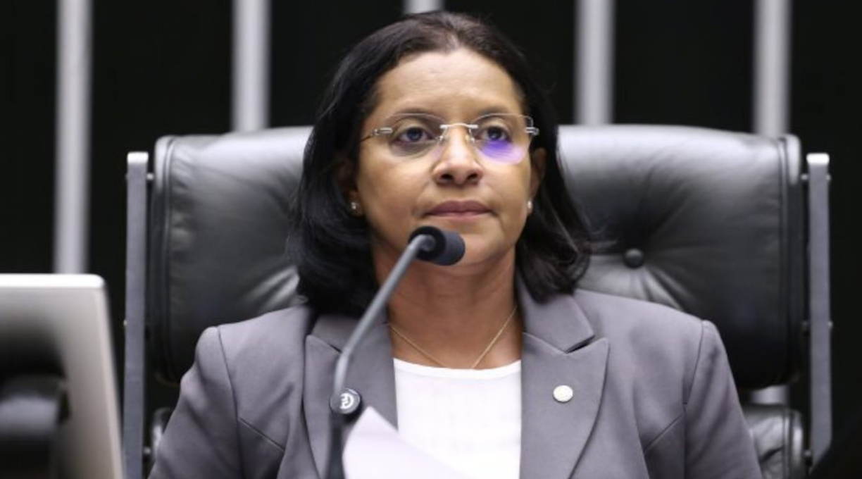 Câmara aprova projeto que autoriza uso de spray de pimenta por mulheres para autodefesa 2