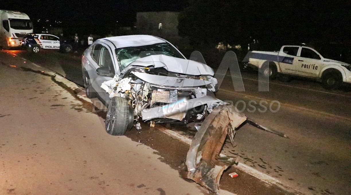 Colisão frontal de alto impacto envolvendo dois automóveis no Anel Viário resulta em três pessoas feridas 2