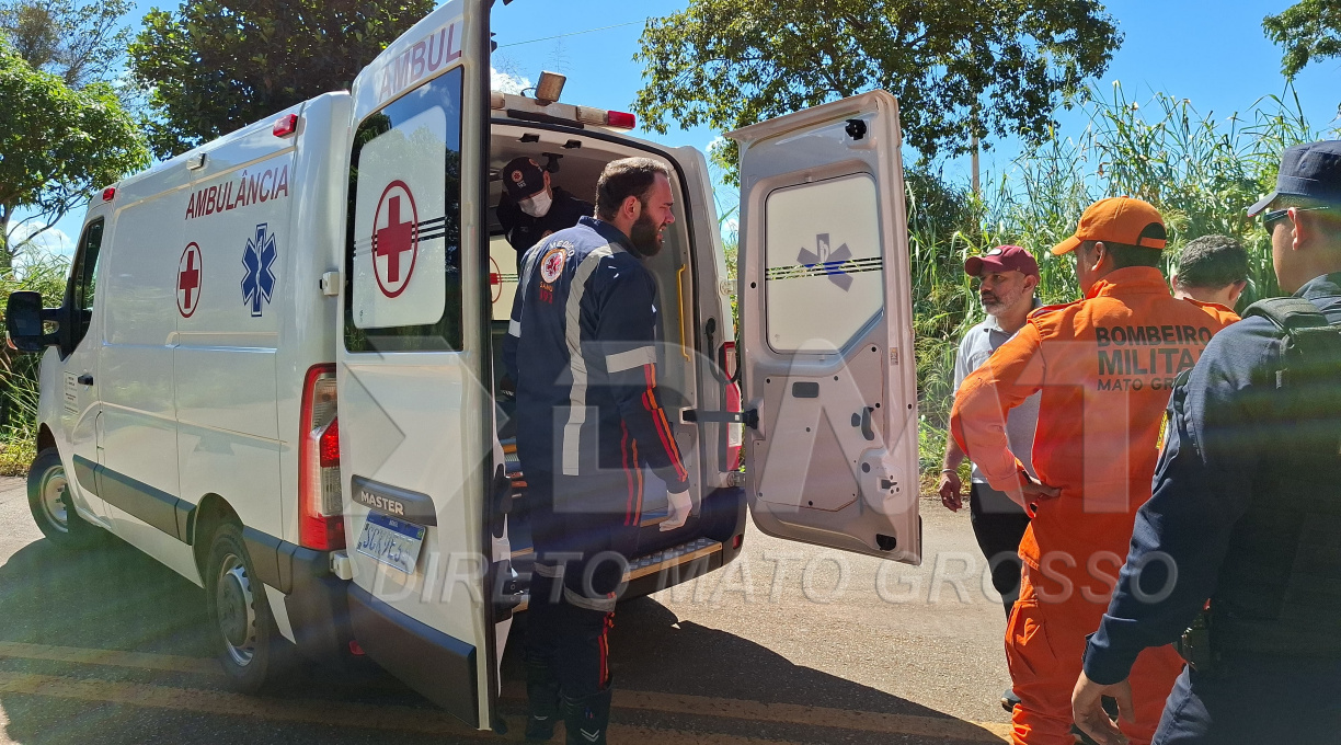 Idoso é encaminhado ao Hospital Regional após perder o controle de carro e capotar na MT-270 1