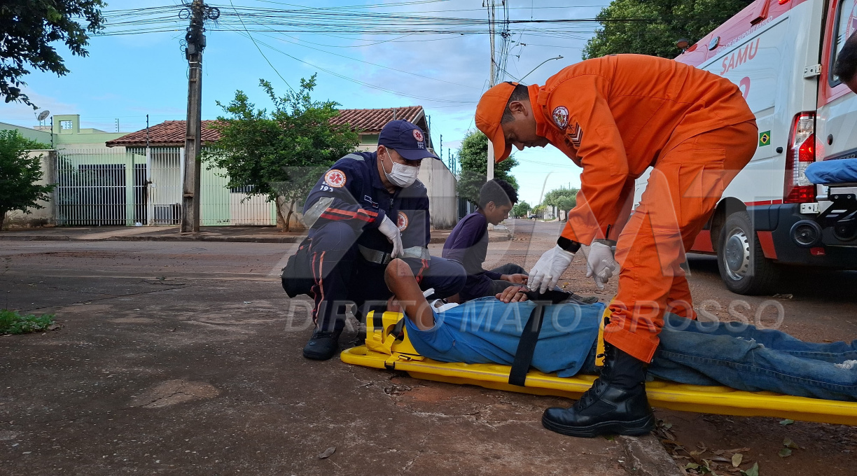 Dupla em moto fica ferida após colidir contra carro no Parque São Jorge 1 Dupla em moto fica ferida após colidir contra carro no Parque São Jorge 1