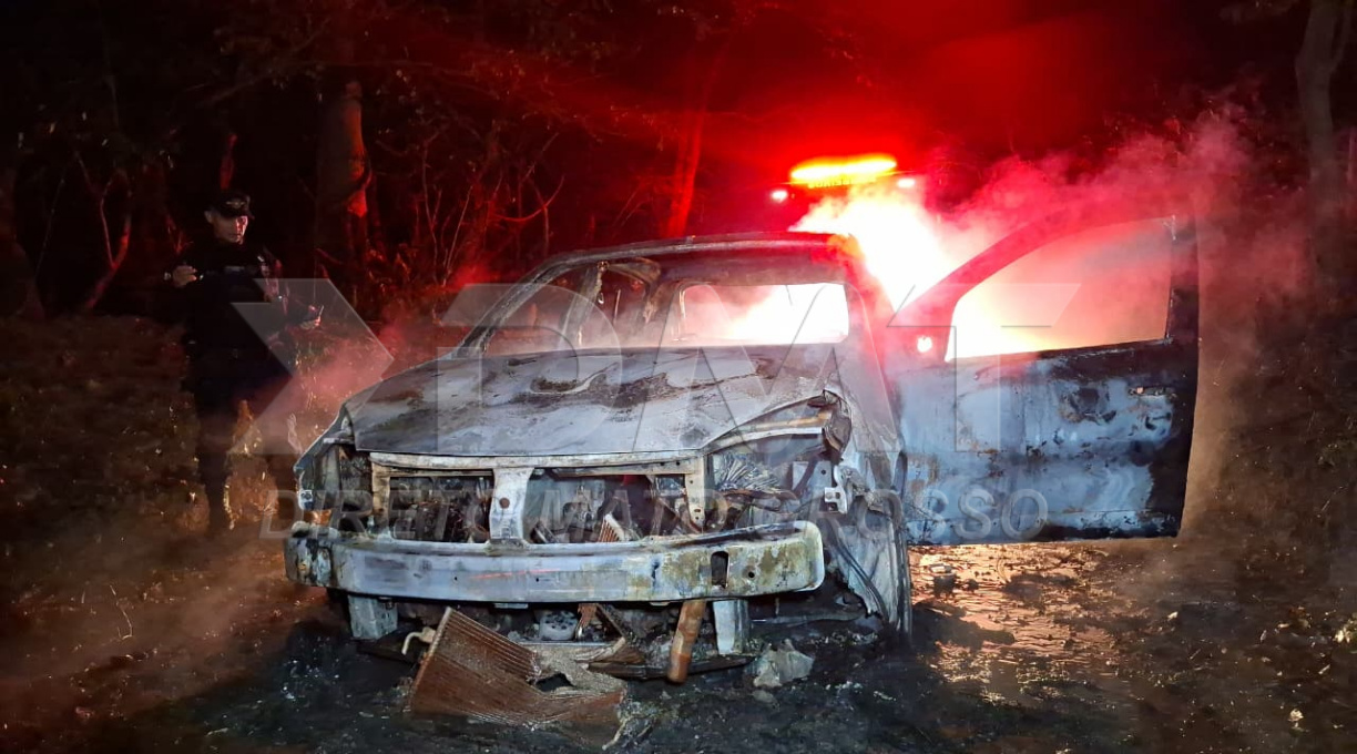 PM prende individuo por porte ilegal de arma de fogo após encontrar em chamas veículo usado em tentativa de homicídio 3 PM prende individuo por porte ilegal de arma de fogo após encontrar em chamas veículo usado em tentativa de homicídio 3