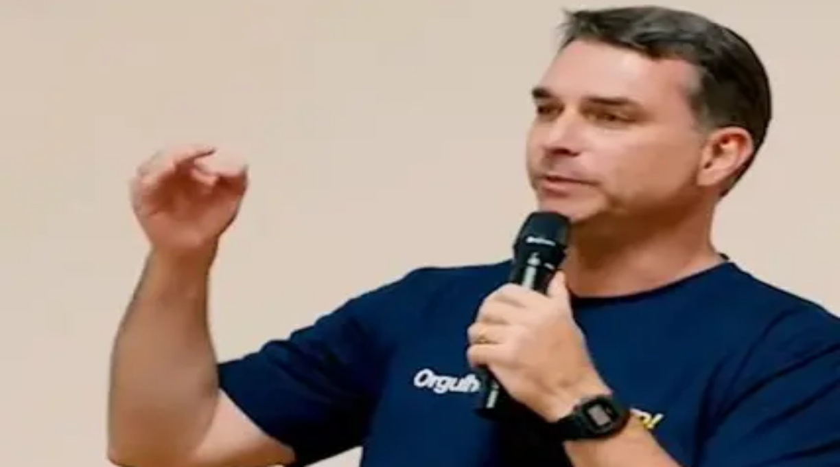 Flávio Bolsonaro diz que, se eleito, usará seu prestígio para reduzir maioridade penal 1