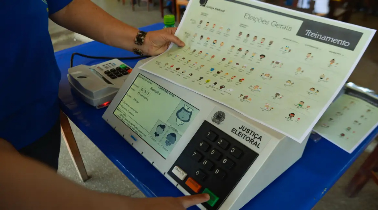 Prazo para tirar ou regularizar título de eleitor termina nesta quarta 5 Prazo para tirar ou regularizar título de eleitor termina nesta quarta 5