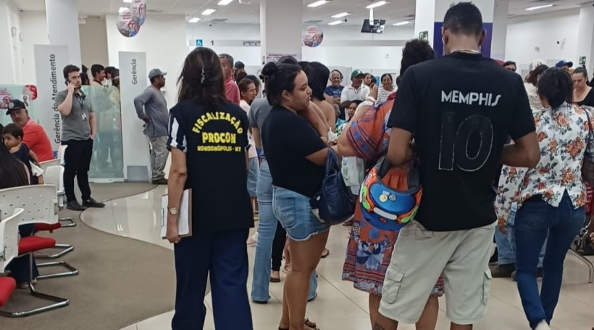 Procon autua banco devido à demora no atendimento a idosos 1 Procon autua banco devido à demora no atendimento a idosos 1
