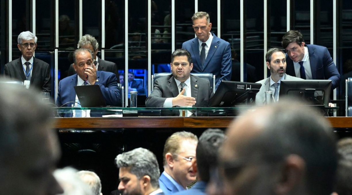 Dosimetria: Alcolumbre promulga lei que beneficia condenados pelo 8/1 1