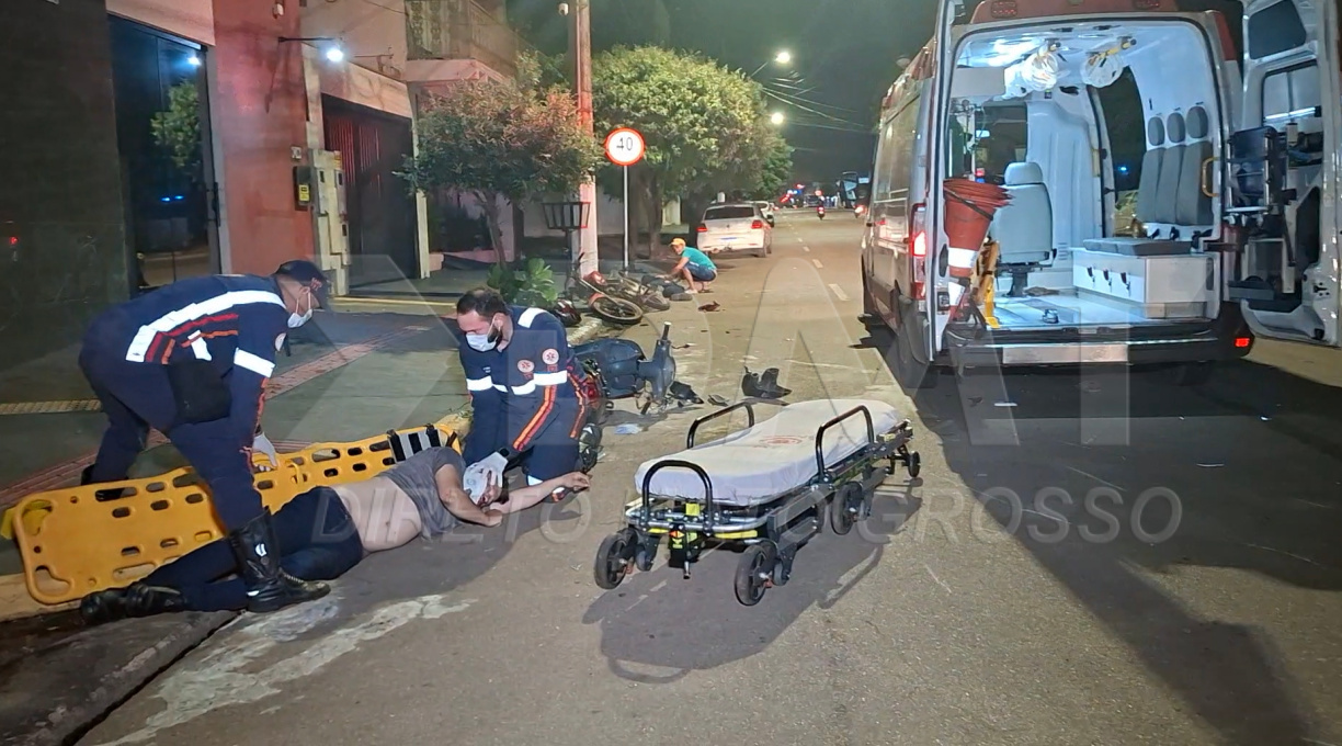 Colisão entre motos no centro de Rondonópolis resulta em dois condutores gravemente feridos; um deles foi intubado no local 1