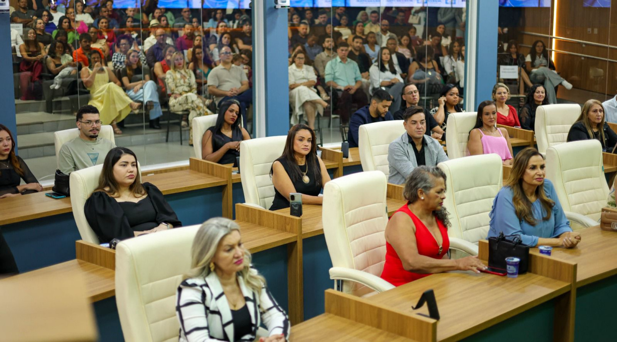 Sessão solene homenageia 157 profissionais da enfermagem e destaca personalidades em Rondonópolis 1 Sessão solene homenageia 157 profissionais da enfermagem e destaca personalidades em Rondonópolis 1
