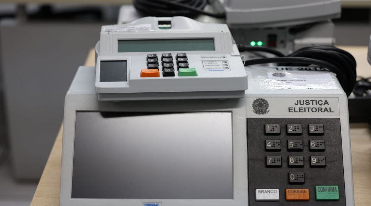 Pesquisa aponta que fake news sobre eleições miram urnas eletrônicas 5