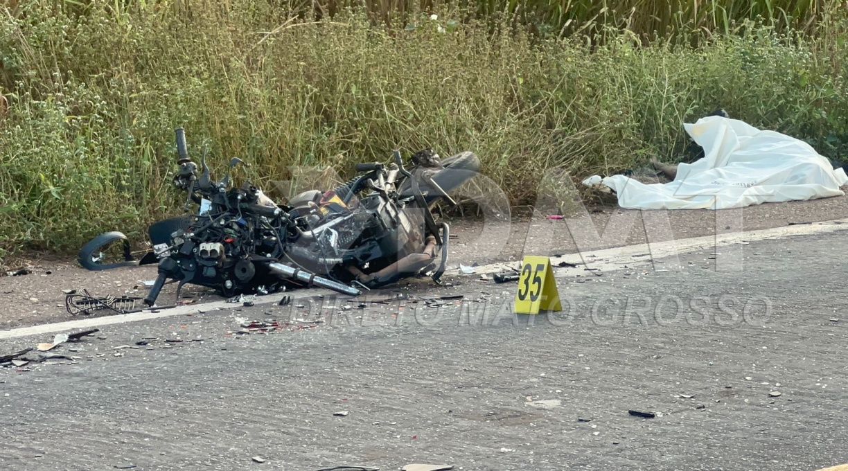 Colisão frontal entre motocicleta e carreta resulta em uma vítima fatal na BR-364 região de Pedra Preta 1 Colisão frontal entre motocicleta e carreta resulta em uma vítima fatal na BR-364 região de Pedra Preta 1