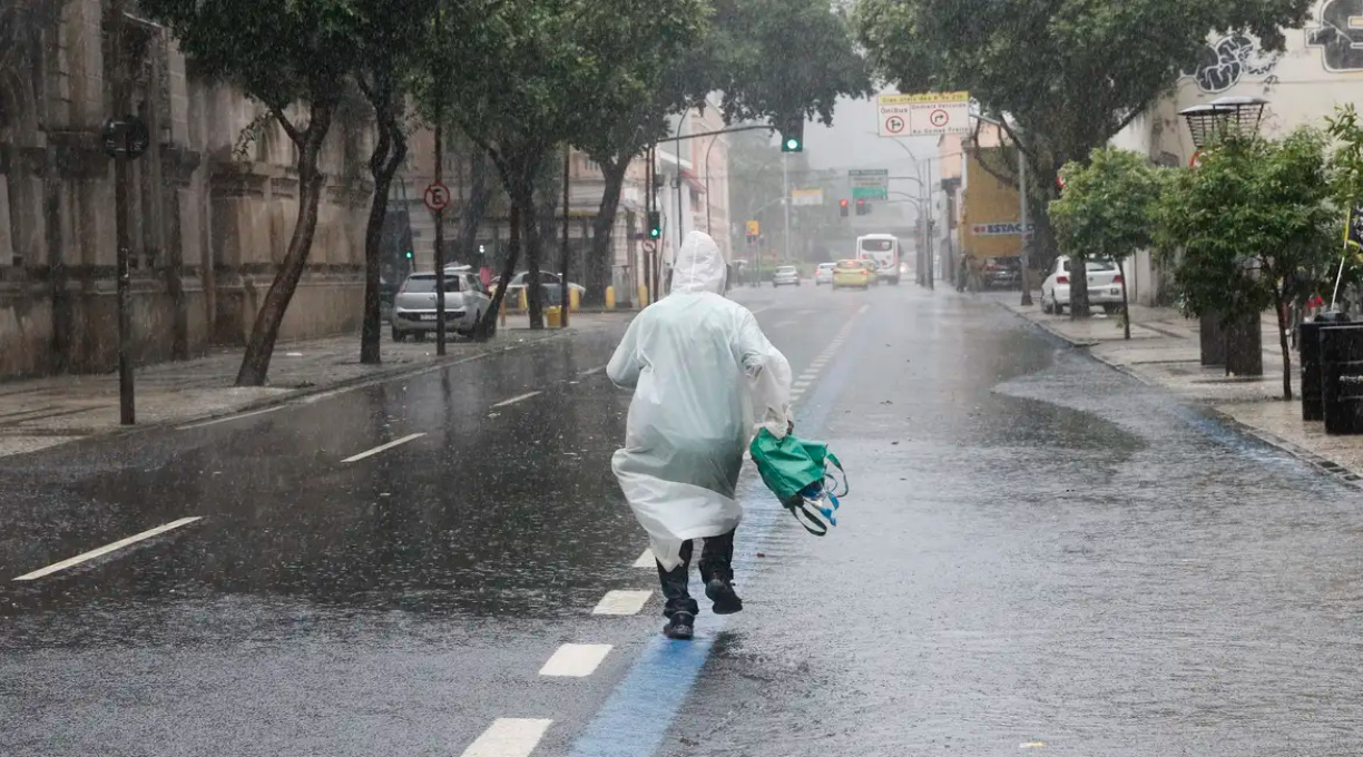 Sul, Sudeste e Centro-Oeste podem ter final de semana de chuva intensa 1 Sul, Sudeste e Centro-Oeste podem ter final de semana de chuva intensa 1