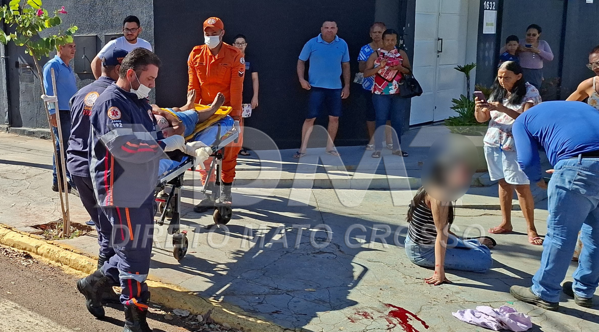 Colisão entre motocicleta e veículo de carga no centro de Rondonópolis deixa mãe e filha feridas 1