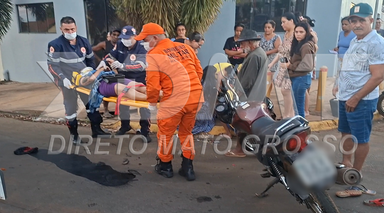 Mulher é intubada e levada ao Hospital Regional após acidente de trânsito ocorrido no Ezequiel Ramim 1 Mulher é intubada e levada ao Hospital Regional após acidente de trânsito ocorrido no Ezequiel Ramim 1