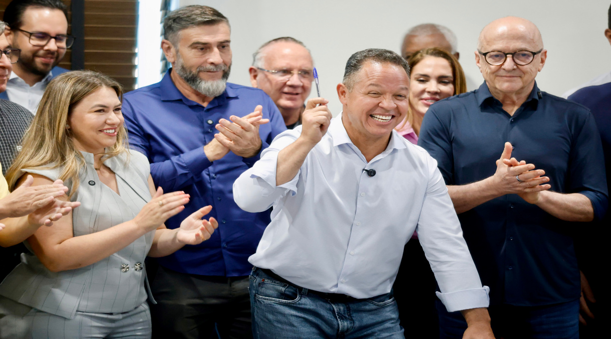 Prefeito e governador assinam ordem de serviço para asfaltar 100% do Sagrada Família 1 Prefeito e governador assinam ordem de serviço para asfaltar 100% do Sagrada Família 1