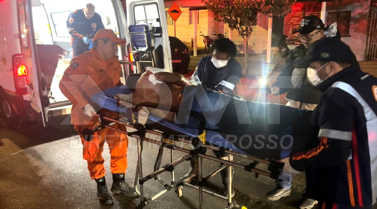 Homem é socorrido pelo SAMU na Avenida Bandeirantes após sofrer tentativa de homicídio com golpes de faca 1