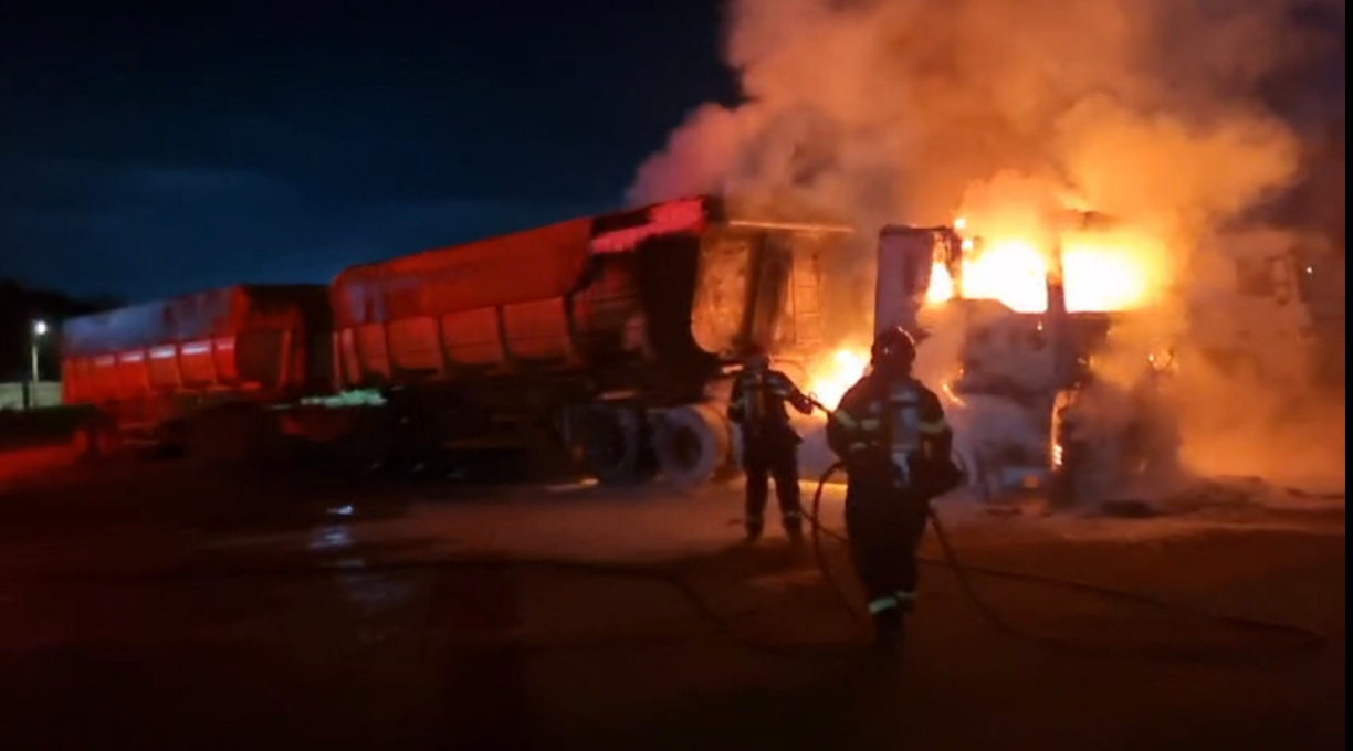 Cavalo mecânico é destruído por incêndio durante a madrugada no Distrito Industrial de Rondonópolis 7