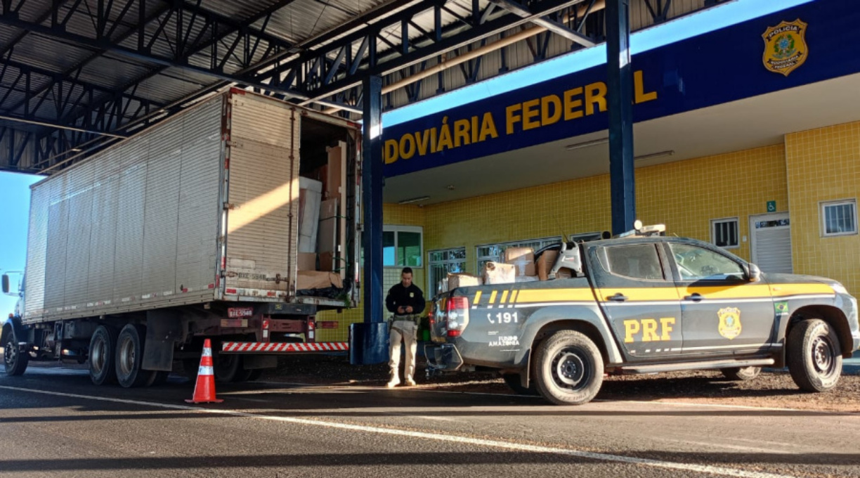 PRF em Alto Garças apreende quase meia tonelada de skunk em caminhão carregado com engradados de cerveja 3