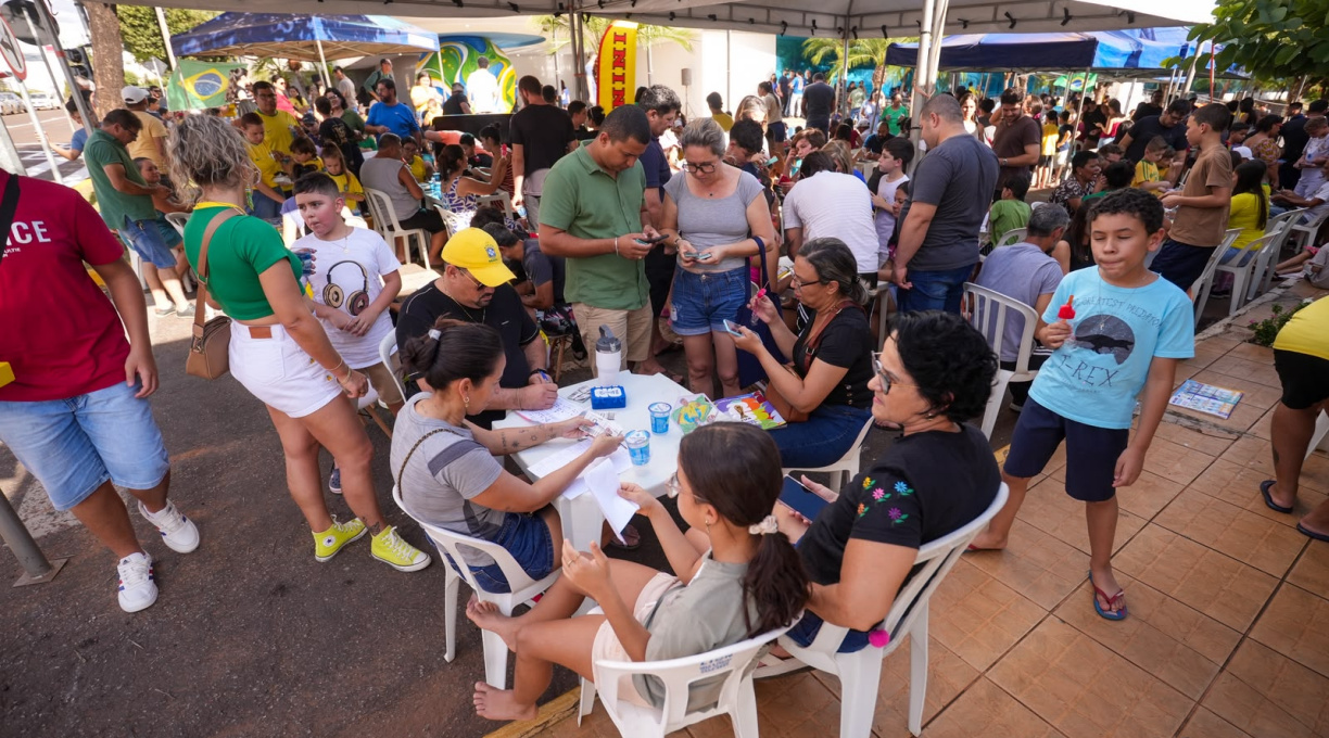 Evento de troca de figurinhas da Prefeitura é sucesso e reúne centenas de famílias 1 Evento de troca de figurinhas da Prefeitura é sucesso e reúne centenas de famílias 1