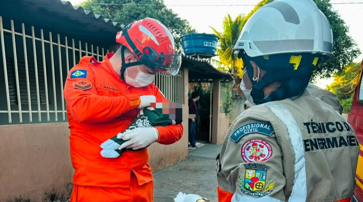 Bombeiros orientam mãe por telefone e salvam recém-nascido engasgado 1