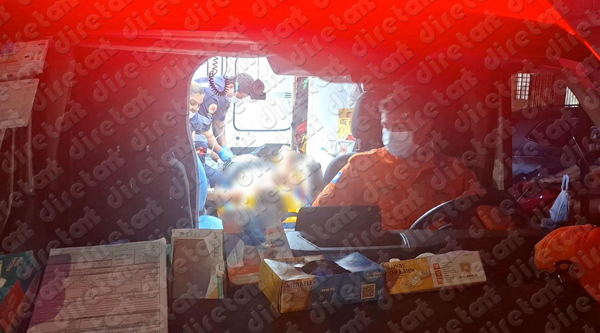 Jovem motociclista é encaminhado ao Hospital Regional com graves ferimentos após colidir em ônibus no Conjunto São José 1 Jovem motociclista é encaminhado ao Hospital Regional com graves ferimentos após colidir em ônibus no Conjunto São José 1