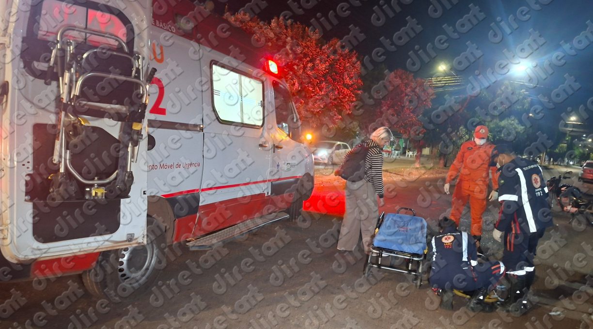 Motociclista fica ferida após "rampar" quebra-molas e cair na Avenida Brasil 1 Motociclista fica ferida após "rampar" quebra-molas e cair na Avenida Brasil 1