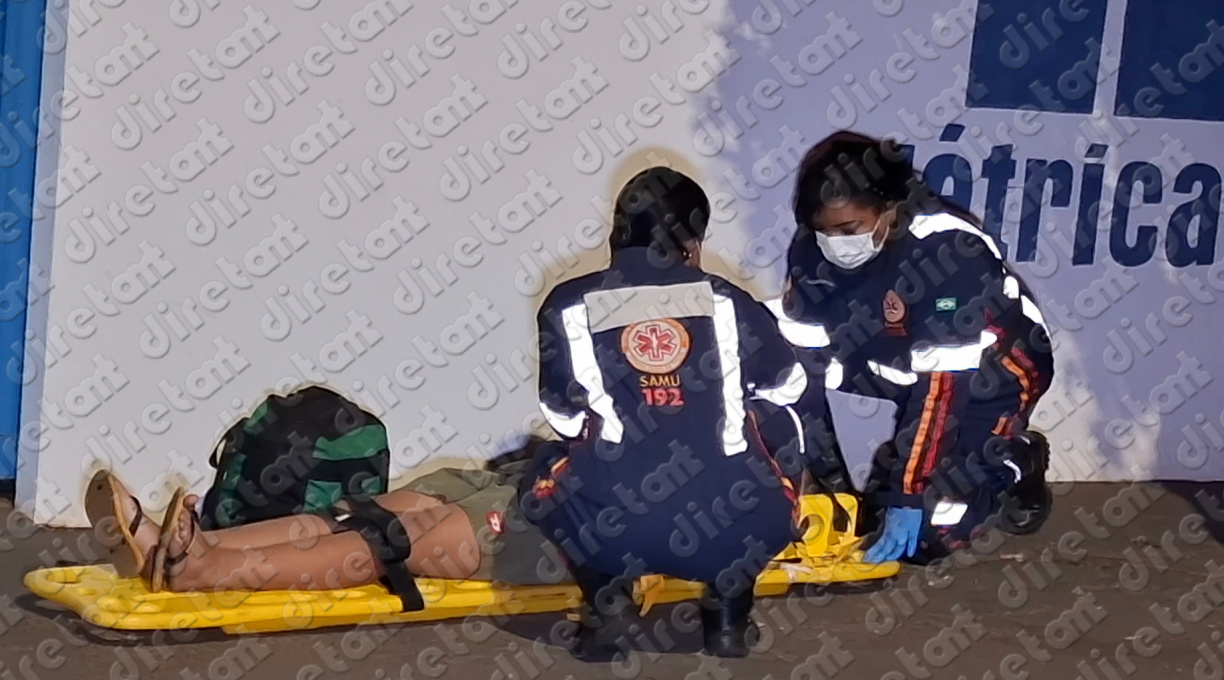 Criança de 12 anos é socorrida pelo SAMU após colisão entre carros seguida de capotamento, no centro de Rondonópolis 1 Criança de 12 anos é socorrida pelo SAMU após colisão entre carros seguida de capotamento, no centro de Rondonópolis 1