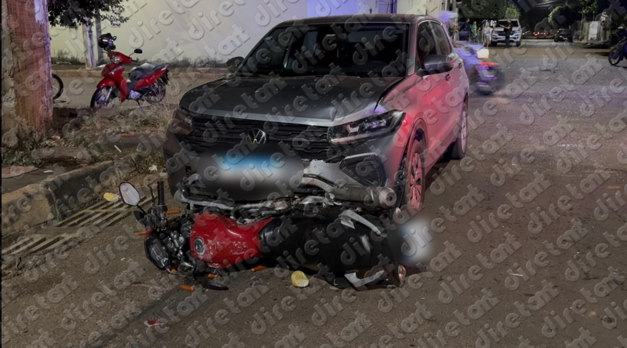 Mulher sofre dilaceração em um dos pés após motorista invadir preferencial e atingir a moto que ela conduzia 3 Mulher sofre dilaceração em um dos pés após motorista invadir preferencial e atingir a moto que ela conduzia 3