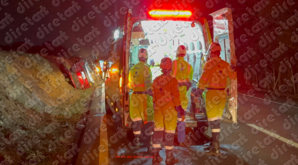 Motorista é encaminhado ao Hospital Regional por socorristas da Nova Rota do Oeste após carro capotar na BR-364, em Rondonópolis 1