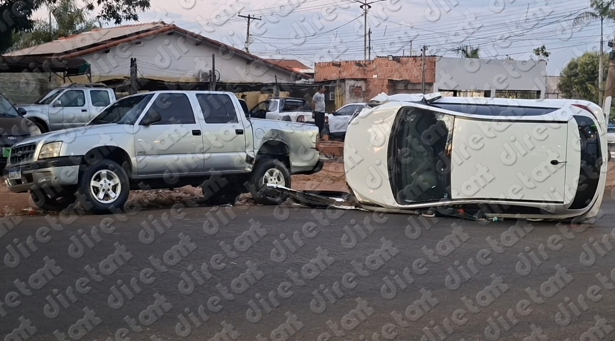 HB20 capota na Avenida Aeroporto após motorista perder o controle e colidir em S10 estacionada 1 HB20 capota na Avenida Aeroporto após motorista perder o controle e colidir em S10 estacionada 1