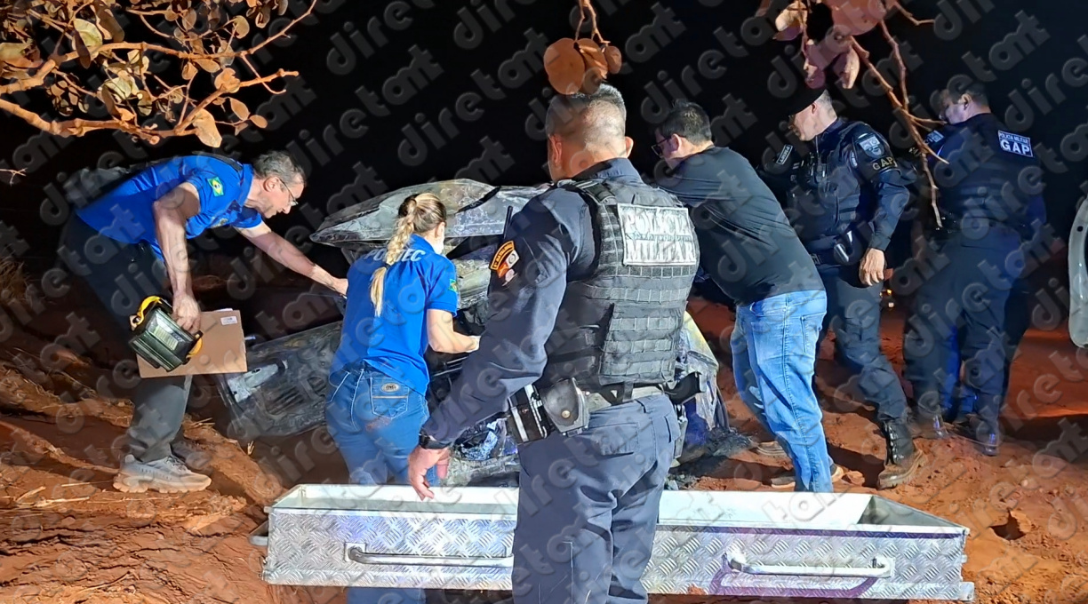 Cadáver totalmente carbonizado é localizado no porta-malas de veículo incendiado em Rondonópolis 1 Cadáver totalmente carbonizado é localizado no porta-malas de veículo incendiado em Rondonópolis 1