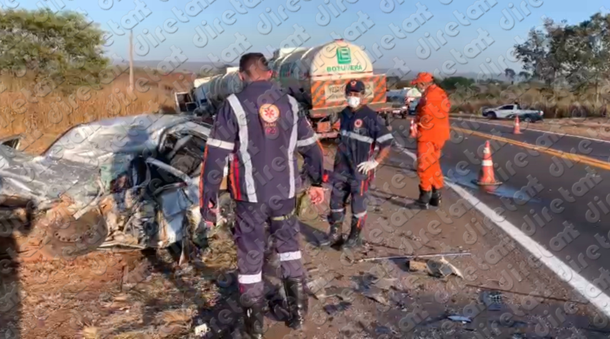 Colisão frontal entre Volkswagen Gol e carreta-tanque na MT-130 resulta na morte de uma mulher 1 Colisão frontal entre Volkswagen Gol e carreta-tanque na MT-130 resulta na morte de uma mulher 1