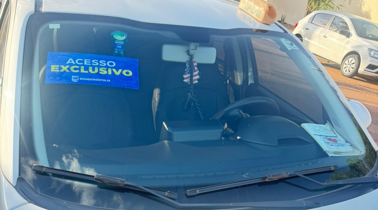 Taxistas e motoristas de aplicativo devem retirar adesivo para acesso especial à rota exclusiva 1 Taxistas e motoristas de aplicativo devem retirar adesivo para acesso especial à rota exclusiva 1