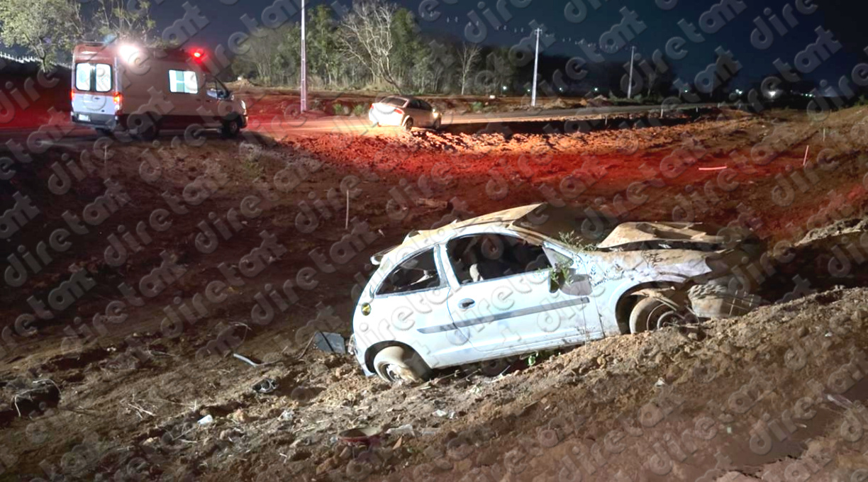 Carro capota no Anel Viário e quatro pessoas são encaminhadas ao Hospital Regional; uma delas foi intubada 1