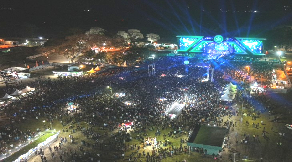 Abertura do rodeio e shows nacionais lotam o terceiro dia da Exposul 1