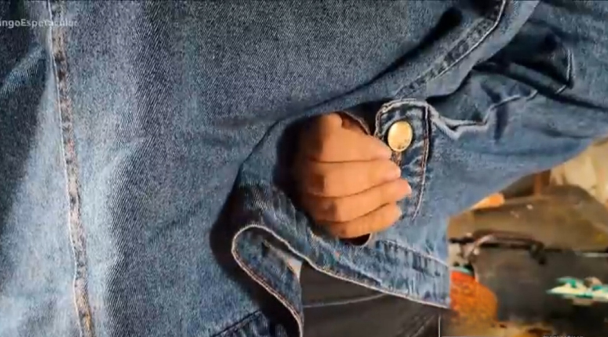 Mulher usa gesto universal de socorro para pedir ajuda e escapar de agressor no PR 1 Mulher usa gesto universal de socorro para pedir ajuda e escapar de agressor no PR 1
