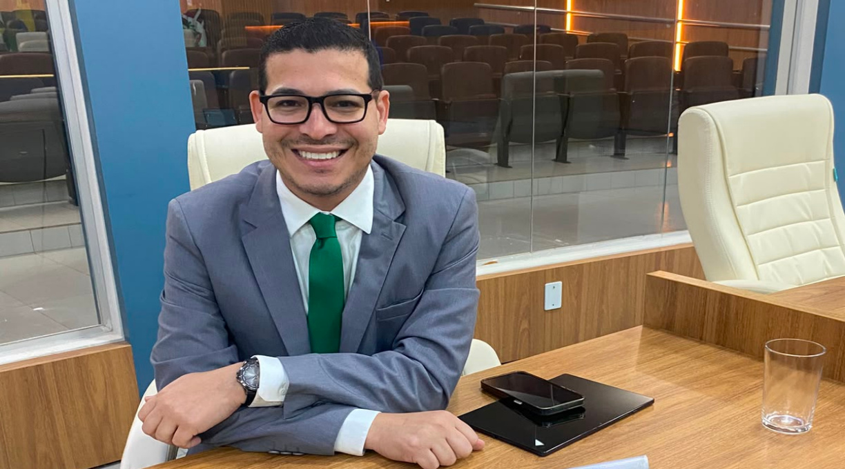 Vinícius Amoroso propõe política de valorização e proteção dos servidores públicos de Rondonópolis 1 Vinícius Amoroso propõe política de valorização e proteção dos servidores públicos de Rondonópolis 1