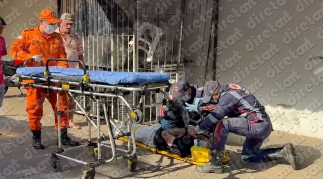 Jovem é socorrido pelo Samu após perder o controle de moto e colidir contra muro de estabelecimento comercial na Vila Operária 1 Jovem é socorrido pelo Samu após perder o controle de moto e colidir contra muro de estabelecimento comercial na Vila Operária 1