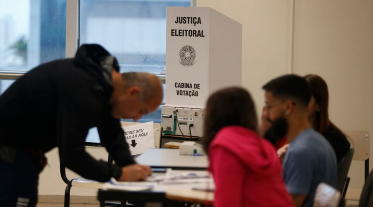 Mais de 58% dos candidatos têm ensino superior completo; entre eleitores, são 11% 1 Mais de 58% dos candidatos têm ensino superior completo; entre eleitores, são 11% 1