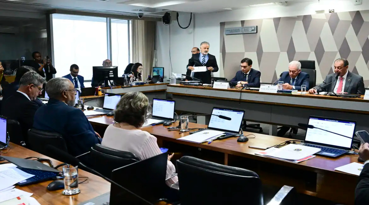 CCJ do Senado aprova PEC que acaba com jornada 6x1 5 CCJ do Senado aprova PEC que acaba com jornada 6x1 5