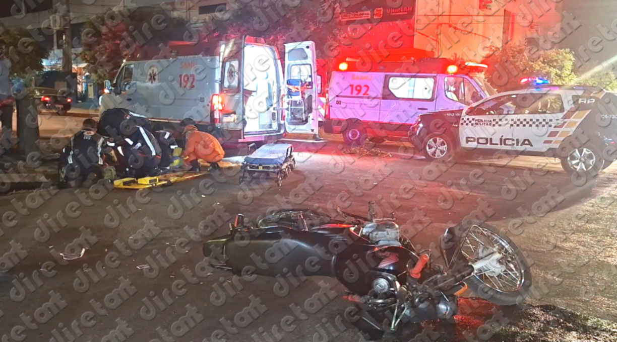 Casal fica gravemente ferido após invadir preferencial com motocicleta e provocar colisão de alto impacto no centro de Rondonópolis; veja video 1 Casal fica gravemente ferido após invadir preferencial com motocicleta e provocar colisão de alto impacto no centro de Rondonópolis; veja video 1