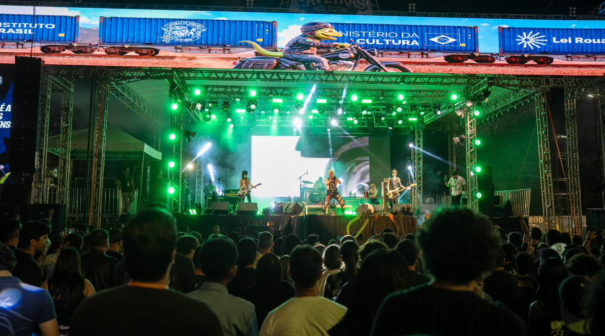 Com apoio da Prefeitura, Caveiras Moto Festival começa com grande público e muitos atrativos 1 Com apoio da Prefeitura, Caveiras Moto Festival começa com grande público e muitos atrativos 1