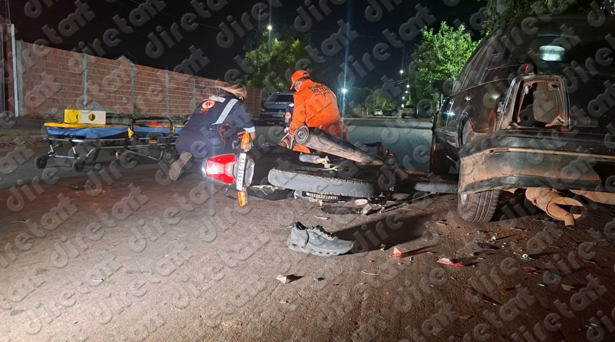Adolescente sofre graves ferimentos após colidir com moto em carro estacionado no Jardim Adriana 3