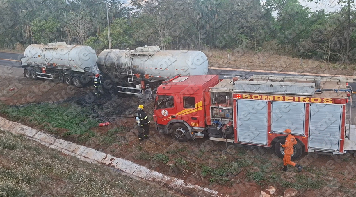 Corpo de Bombeiros age rapidamente e combate incêndio em composição de tanques carregada de etanol na MT-130 1