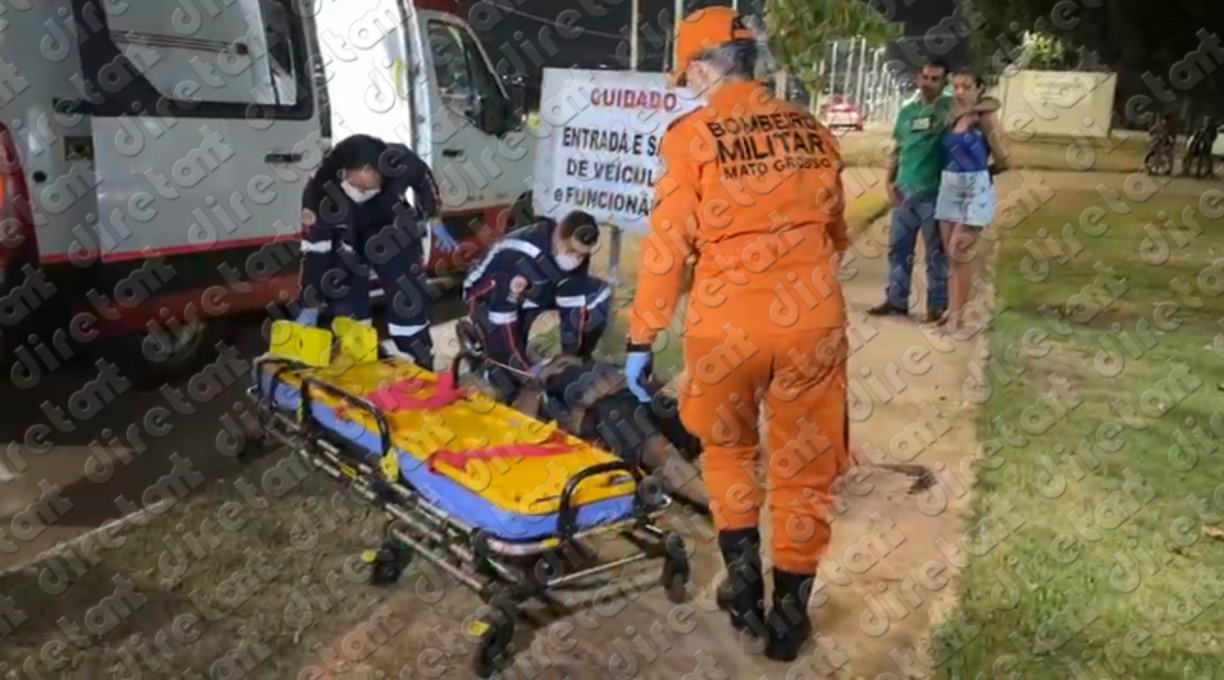 Motociclista sofre ferimentos graves após colidir contra o meio-fio e cair em rotatória na Avenida Fernando Corrêa 5